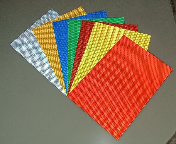 High intensity prismatic reflective sheeting